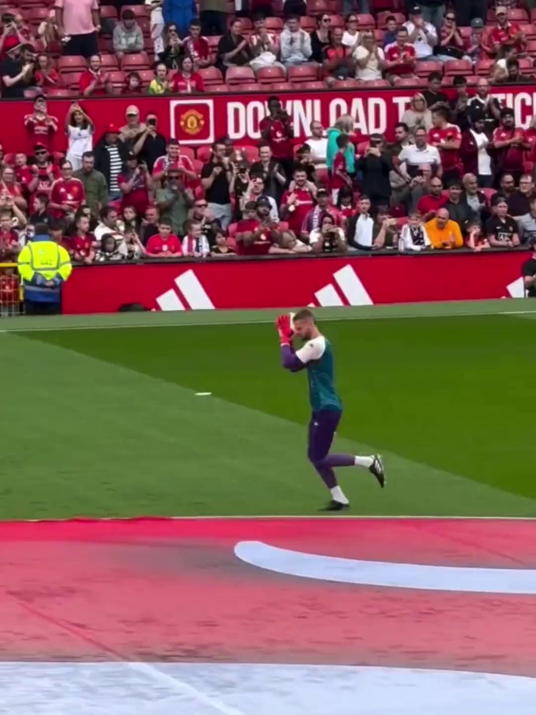 九游游戏中心曼联带队取胜！，西亚卡姆重要时刻锐不可当观众掌声雷动(西亚卡姆十佳球)